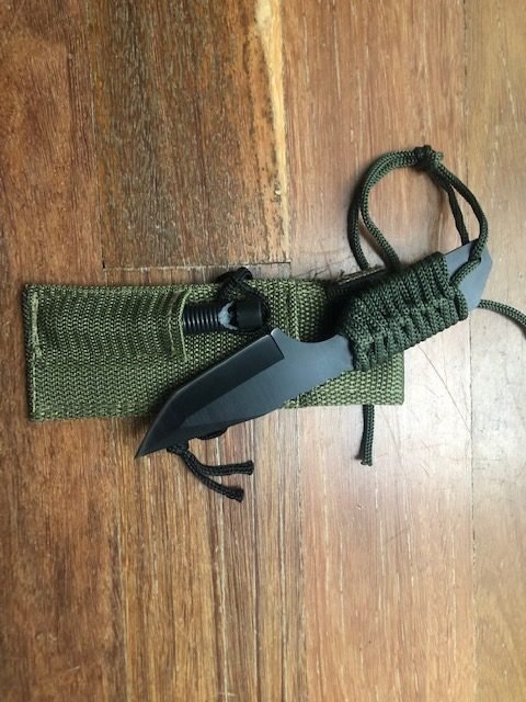 Survival-knife-paracord-green